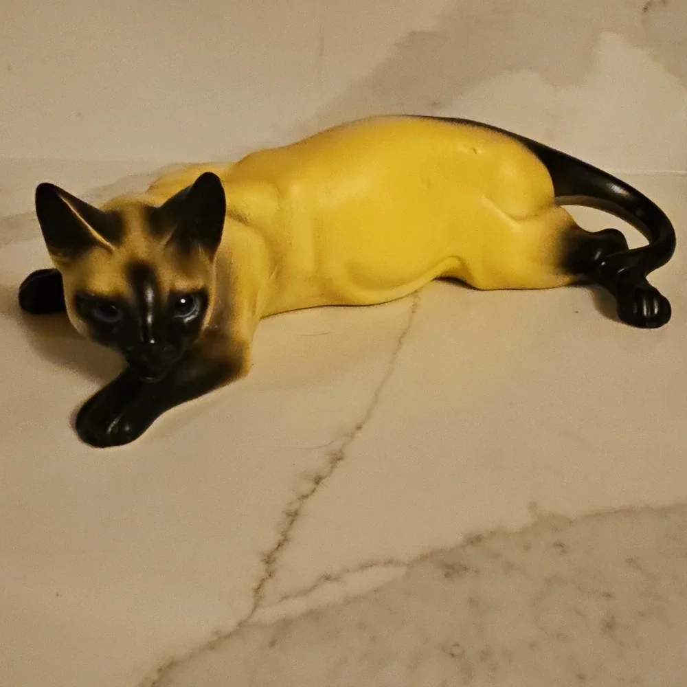 Resin Siamese Cat Figurine Lying Down Collectible Yellow Black Blue Eyes